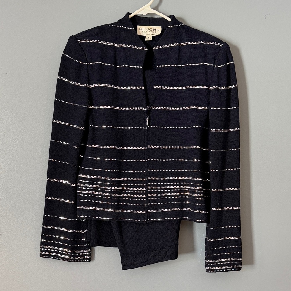 St. John Women's Navy and Silver Striped Pant Suit Size 2 Like New Vintage